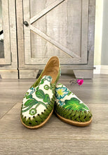 Load image into Gallery viewer, Green Garden Huarache
