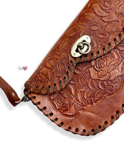 Load image into Gallery viewer, Chedron - Leather Purse
