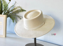 Load image into Gallery viewer, Ivory (Gambler) Sombrero
