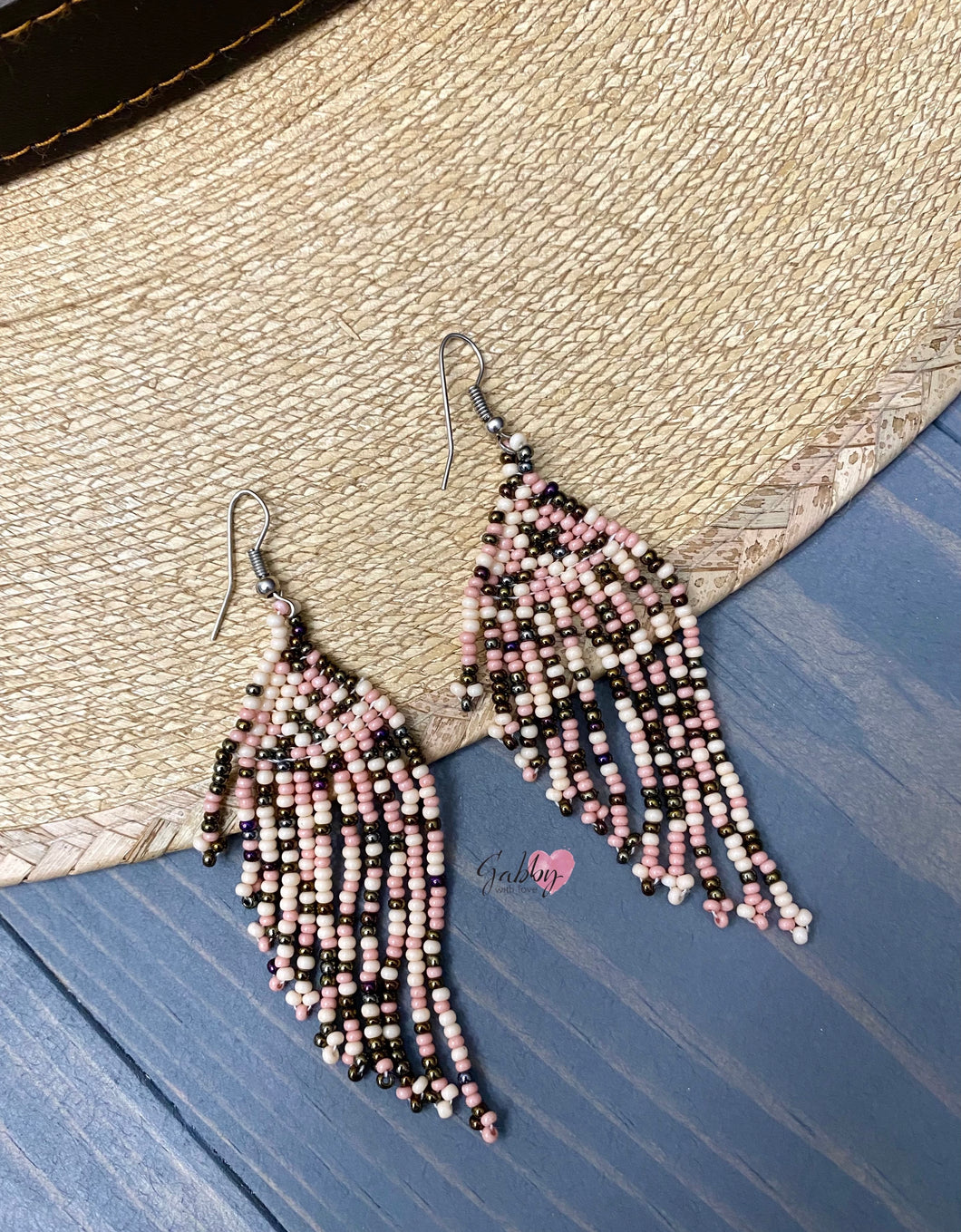 Seed beaded (neutral pink mix)